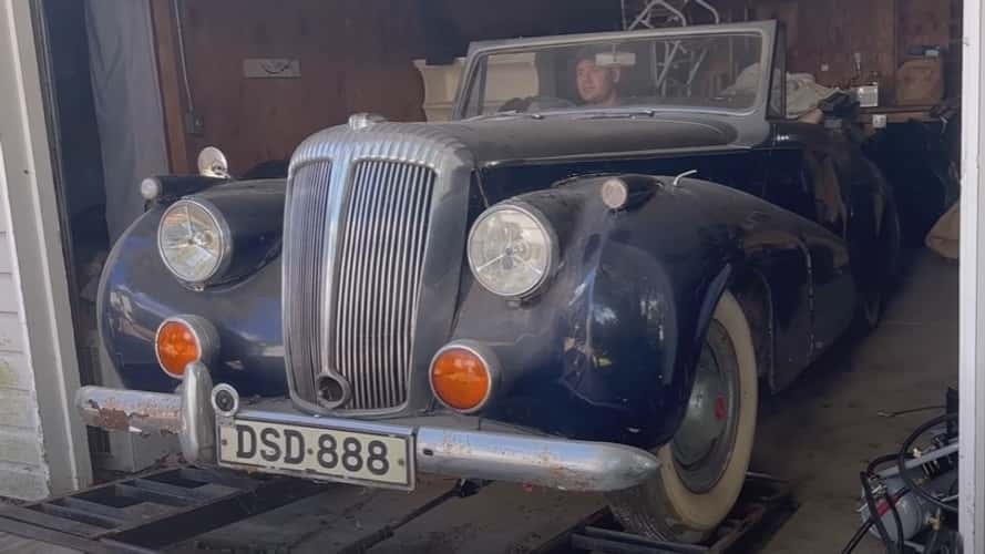 See a 1951 Daimler DB18 barn find sparkle after first wash and detail