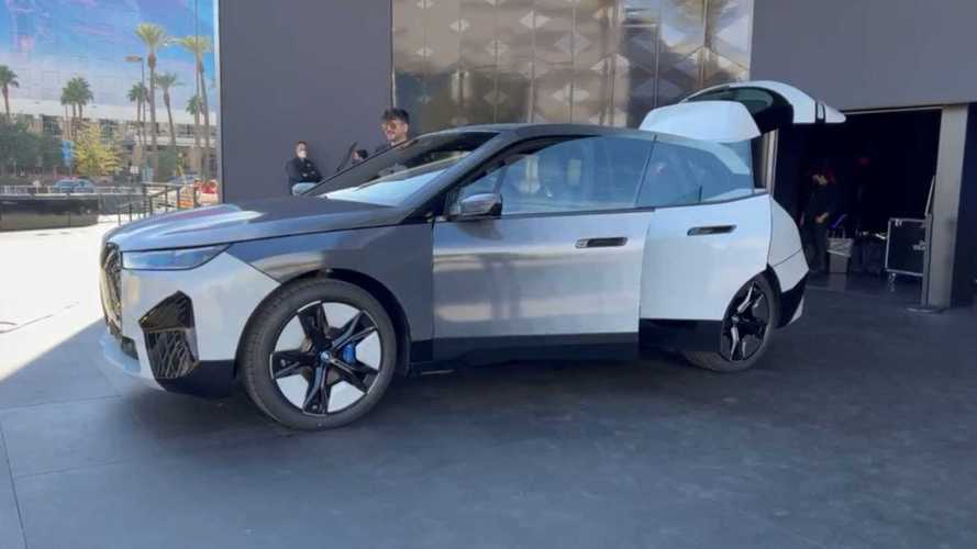 BMW, yeni renk teknolojisi ile CES 2022'yi hareketlendirdi!