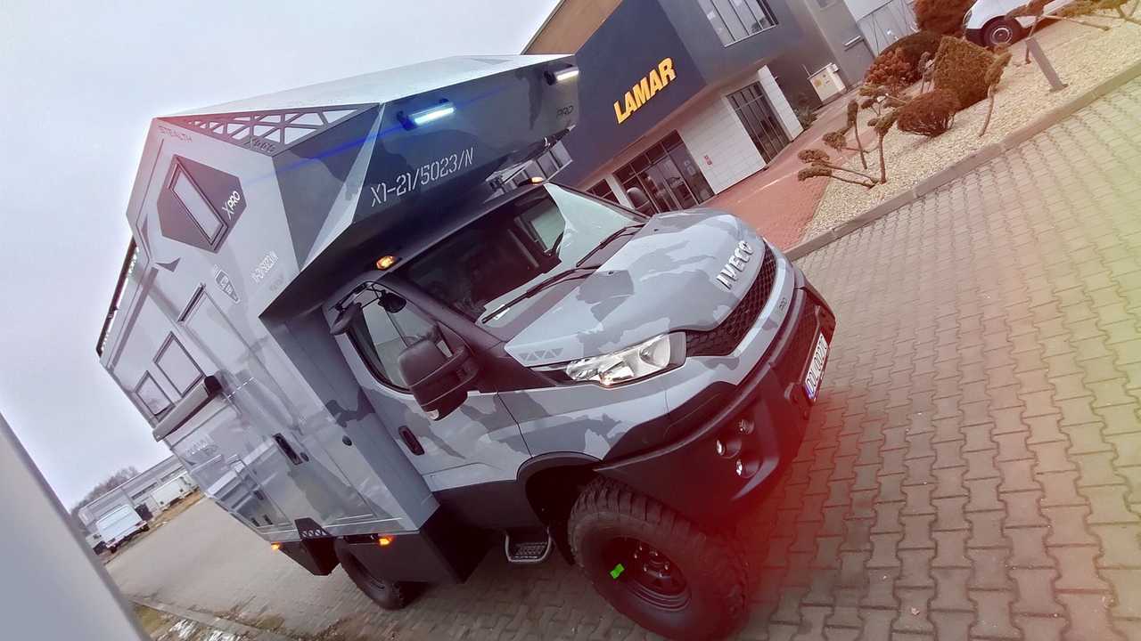 Camper Xpedition Pro Xpro One angolato