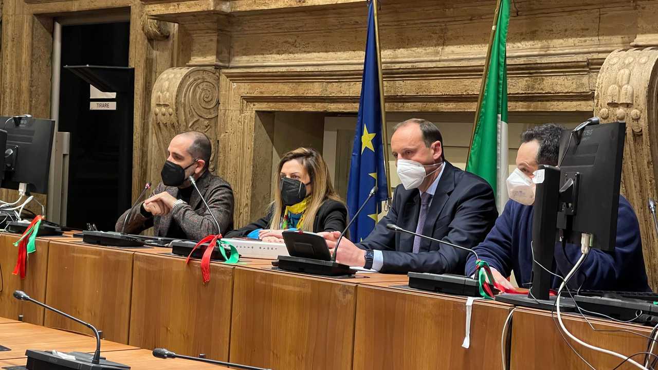 Il bus a idrogeno H2. City Gold di Toyota e Caetano presentato a Terni