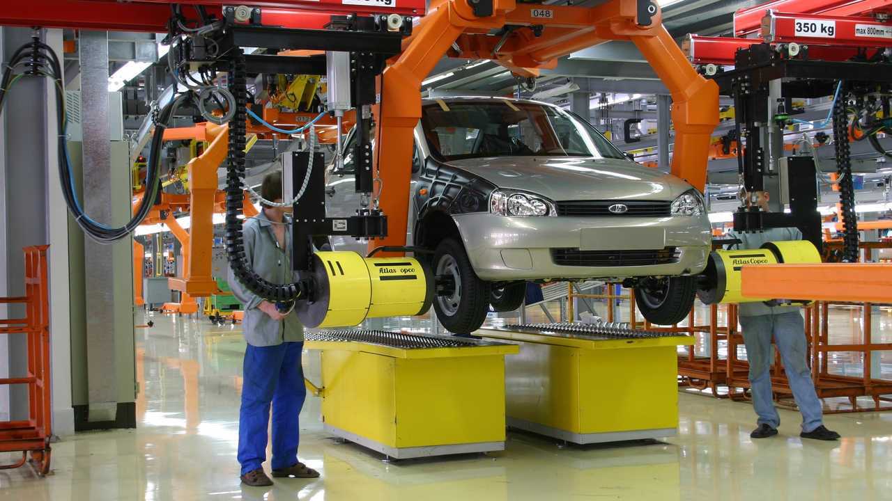 Produktion eines Lada in einem AwtoWAZ-Werk (2012).