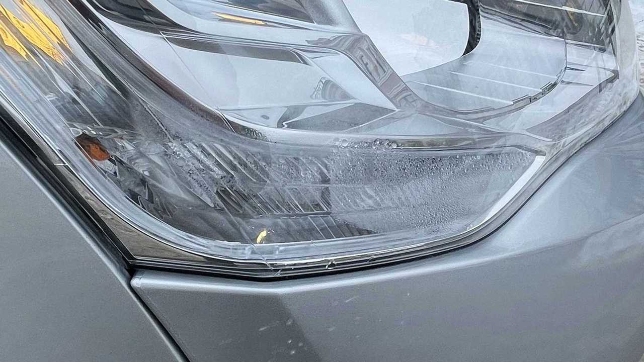 Opel Combo Life, запотевшая фара