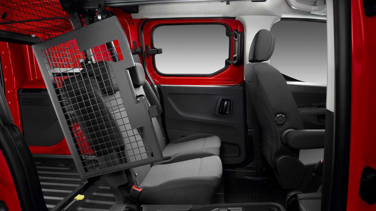 Citroen Berlingo Combi 2022 - I sedili e il divisiorio posteriori
