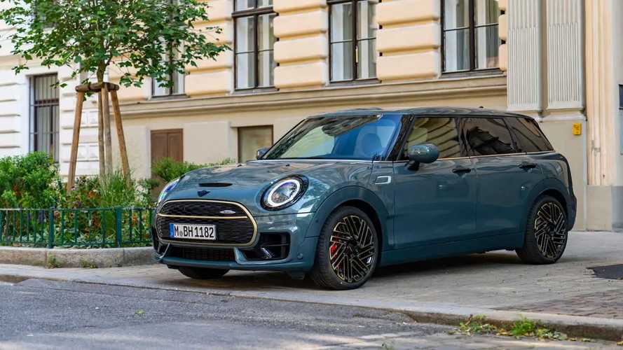 MINI Clubman Untold, l’edizione speciale che punta su verde e oro