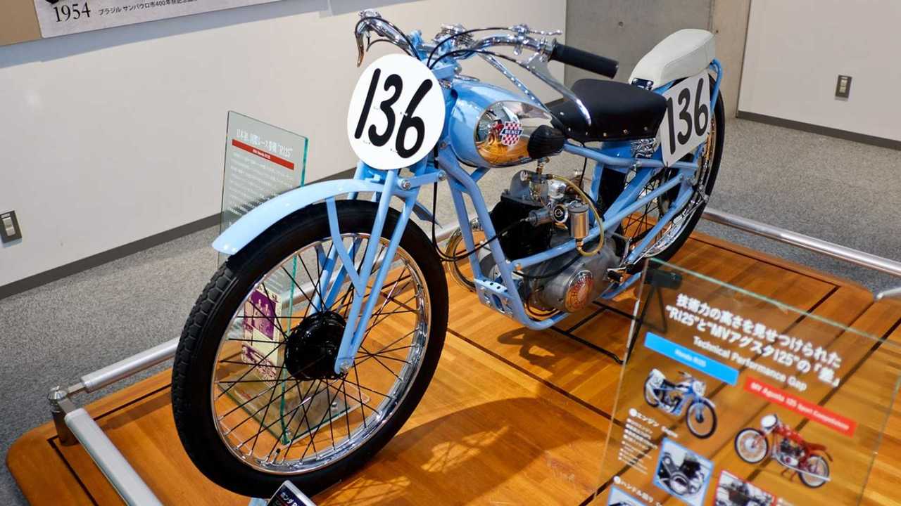 003 - A R125 original desapareceu no Brasil e a Honda fez uma réplica para seu museu no Japão