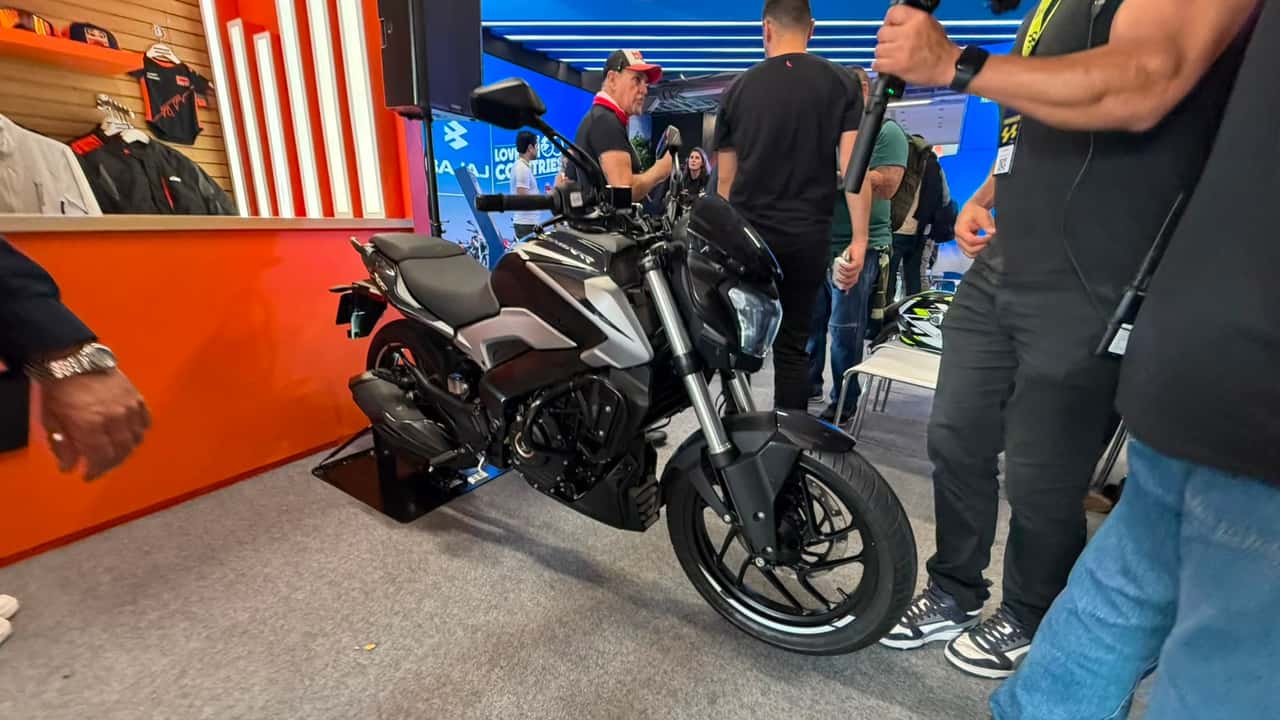 Bajaj Dominar 250 2027 fica mais segura e tecnológica; preço sobe R$ 400