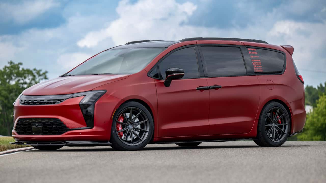 2027 Chrysler Pacifica Limited S VANkulture Concept 