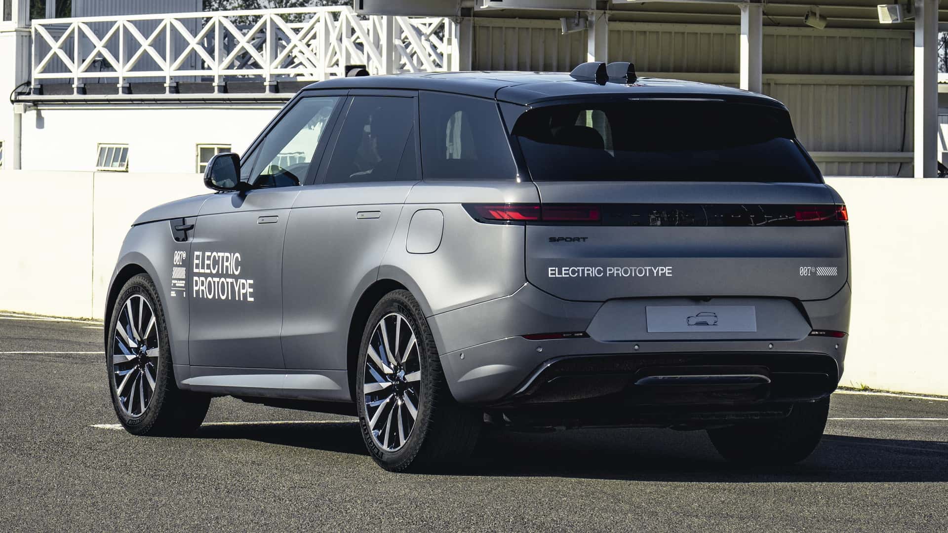 Range Rover Sport 電動版即將登場，外觀幾乎與燃油版相同