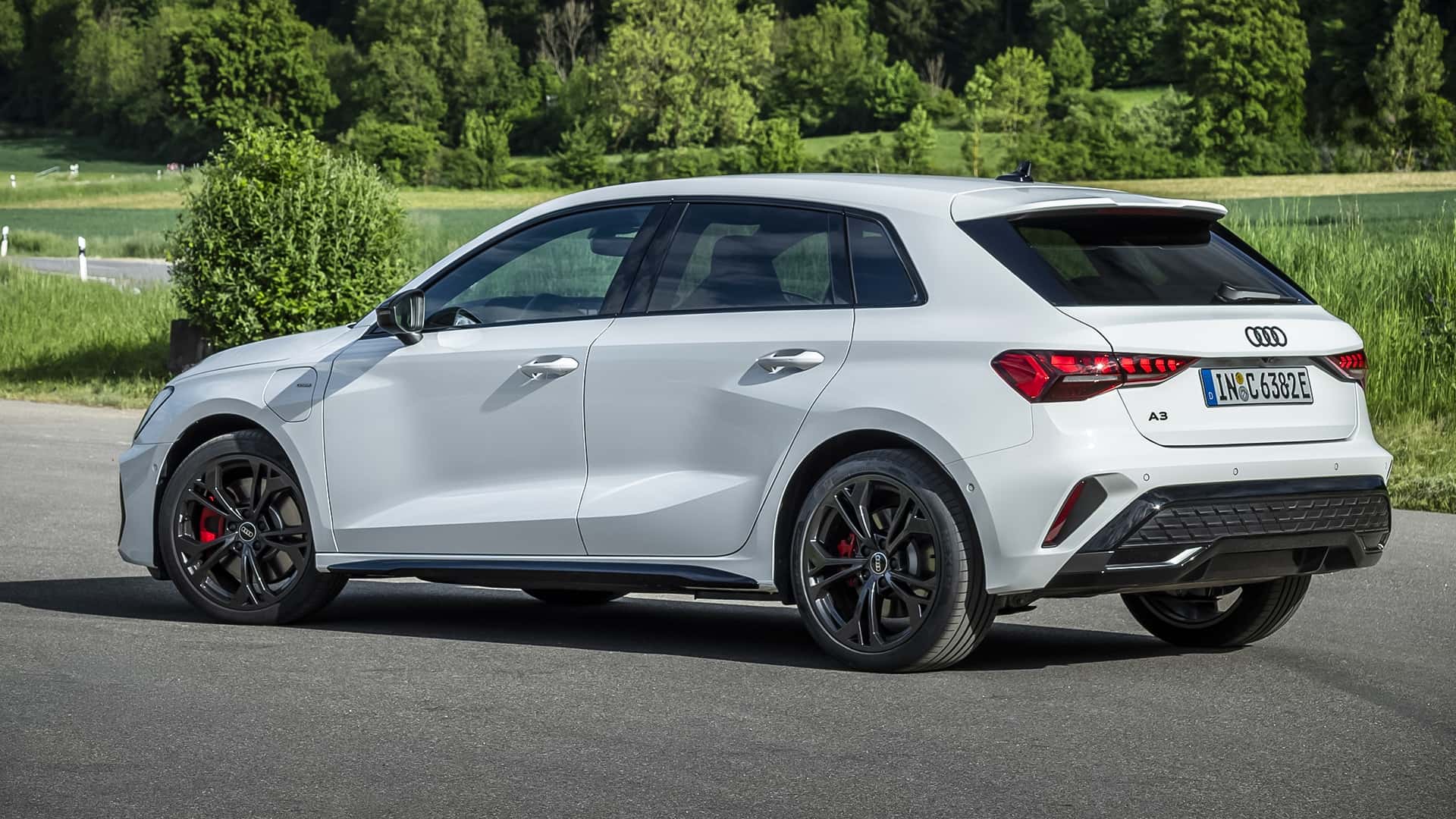 https://cdn.motor1.com/images/mgl/y2lo0q/s1/audi-a3-sportback-e-hybrid-2026.jpg
