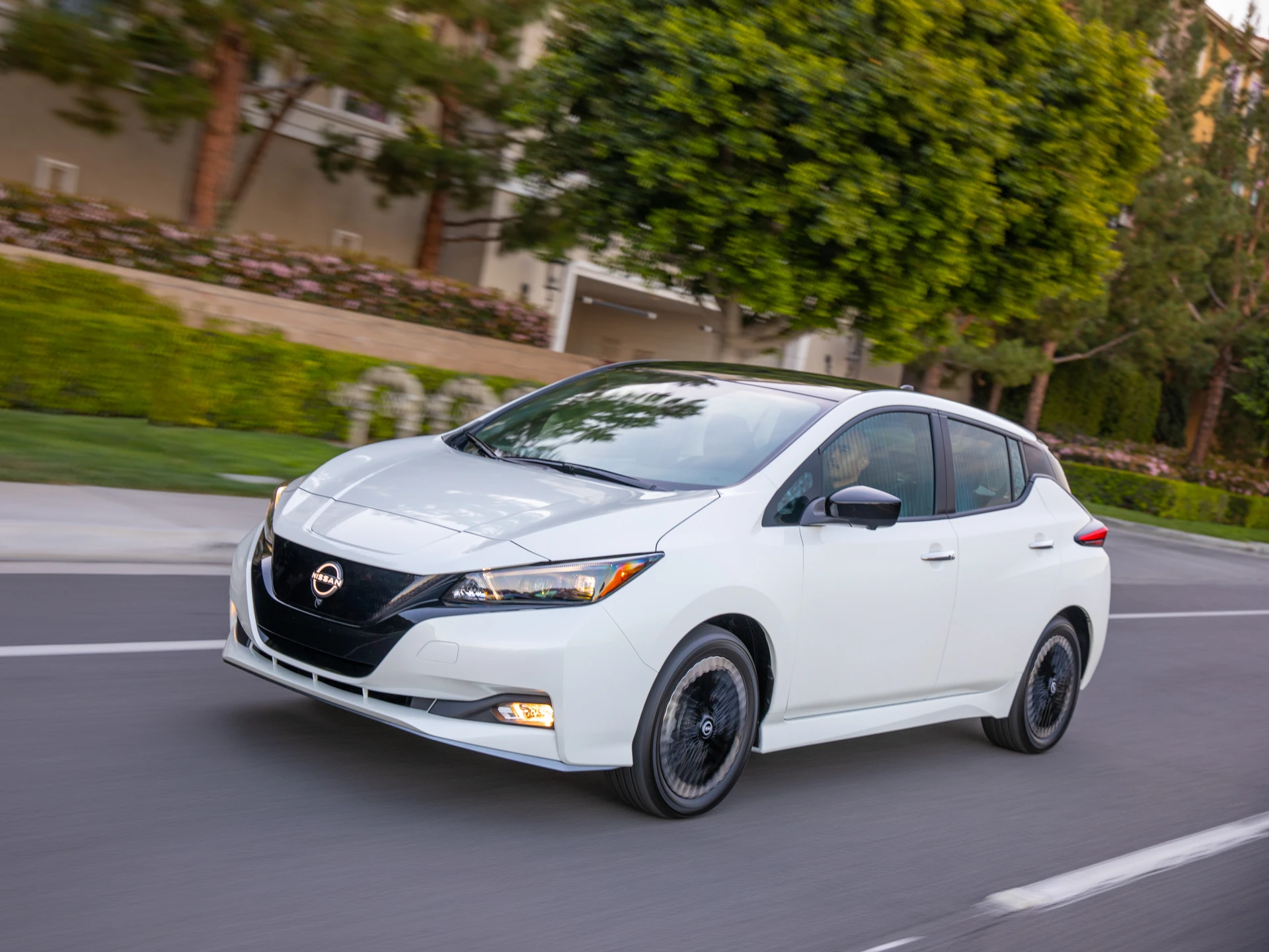 2024-nissan-leaf.webp