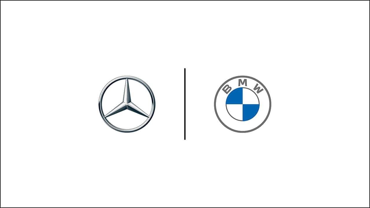 Logos von Mercedes und BMW nebeneinander (Symbolbild)