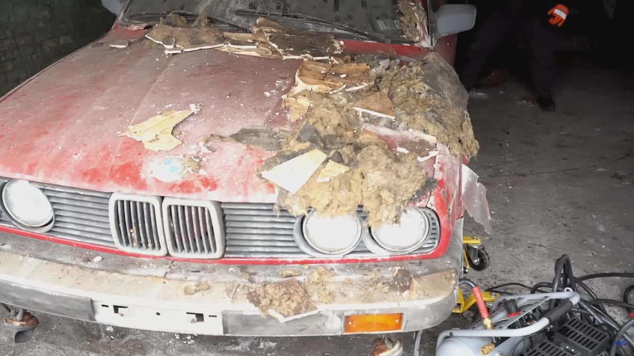 BMW série 3 e30 abandonnée