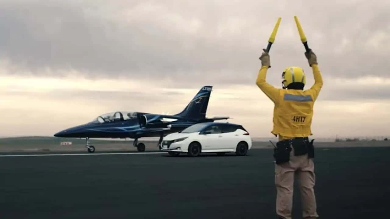 nissan-leaf-versus-jet