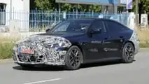 Foto spia del restyling della BMW i4 del 2025