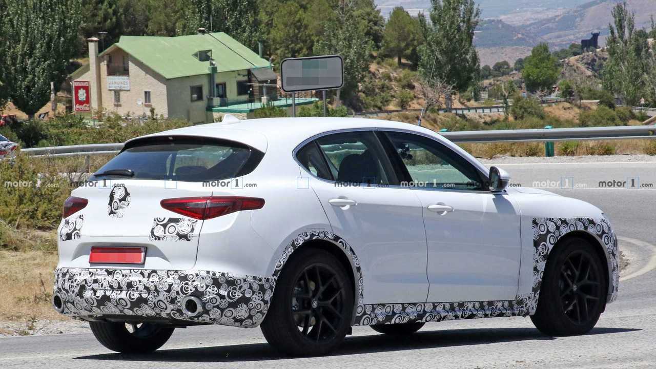 Alfa Romeo Stelvio actualizado fotos espía