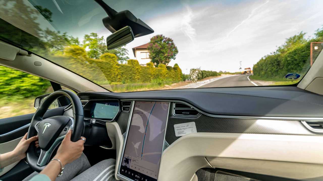 Teslička Makes Tesla Cars Turn Profit Before Autonomous Tech