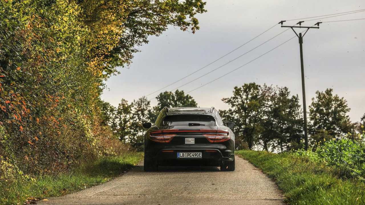 Тизеры Porsche Taycan Cross Turismo