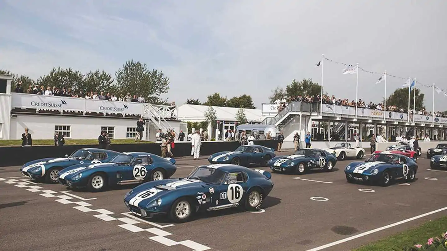 los-perez-companc-lucieron-su-shelby-daytona-en-goodwood.webp