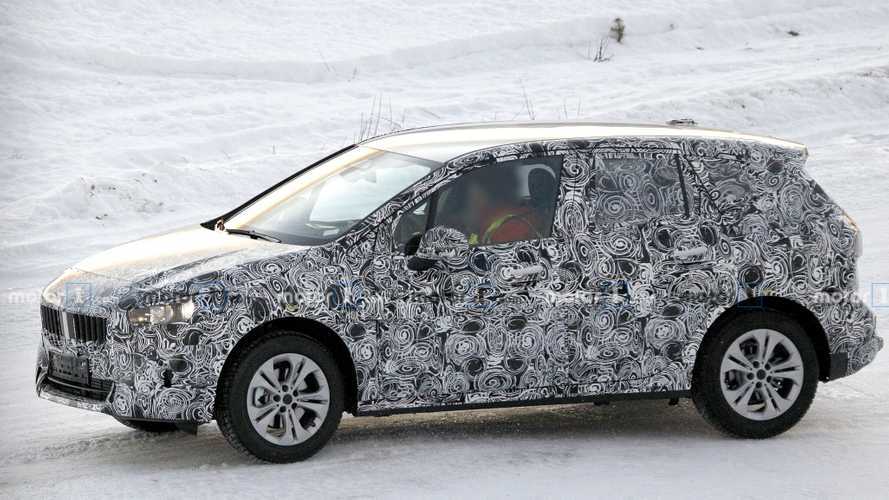 Größerer BMW 2er Active Tourer (2021) bei Wintertests erwischt