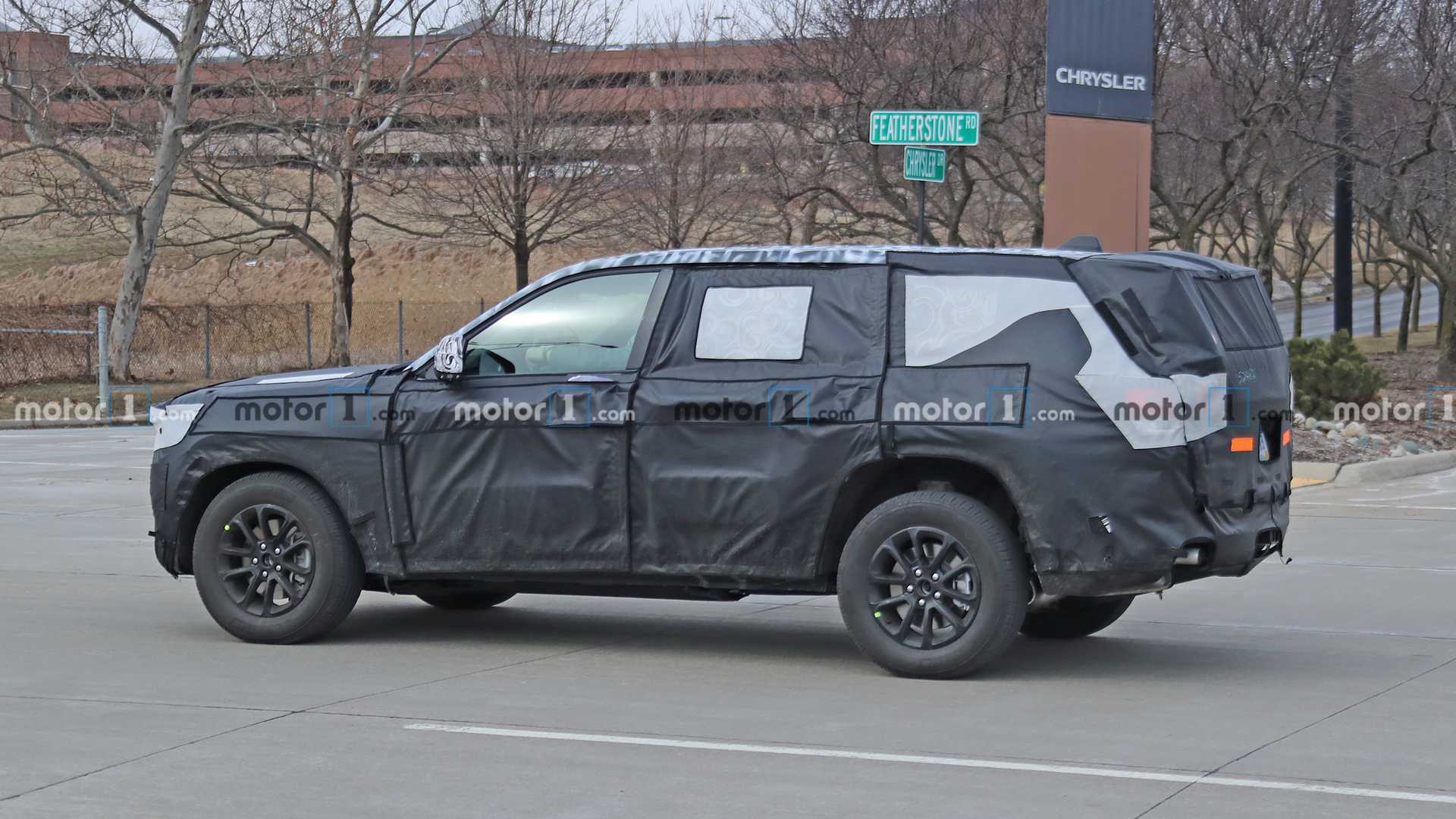 jeep-grand-cherokee-three-row-spy-photos