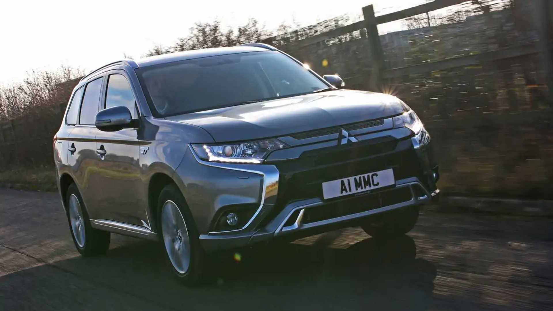Mitsubishi Outlander PHEV Commercial Reflex Plus