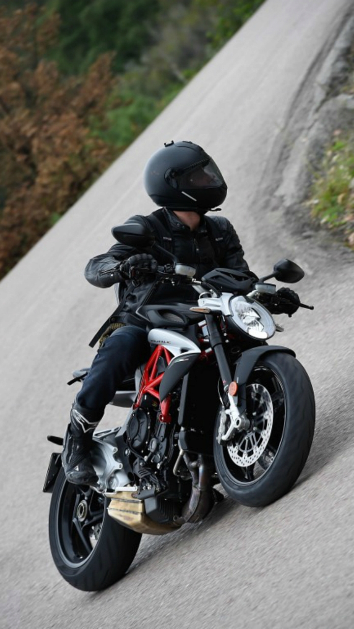 The 2016 MV Agusta Brutale 800 - An Unbelievable First Ride