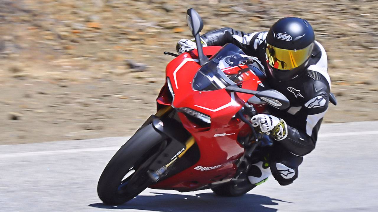 RideApart Comparison: Ducati 1199 Panigale S v R