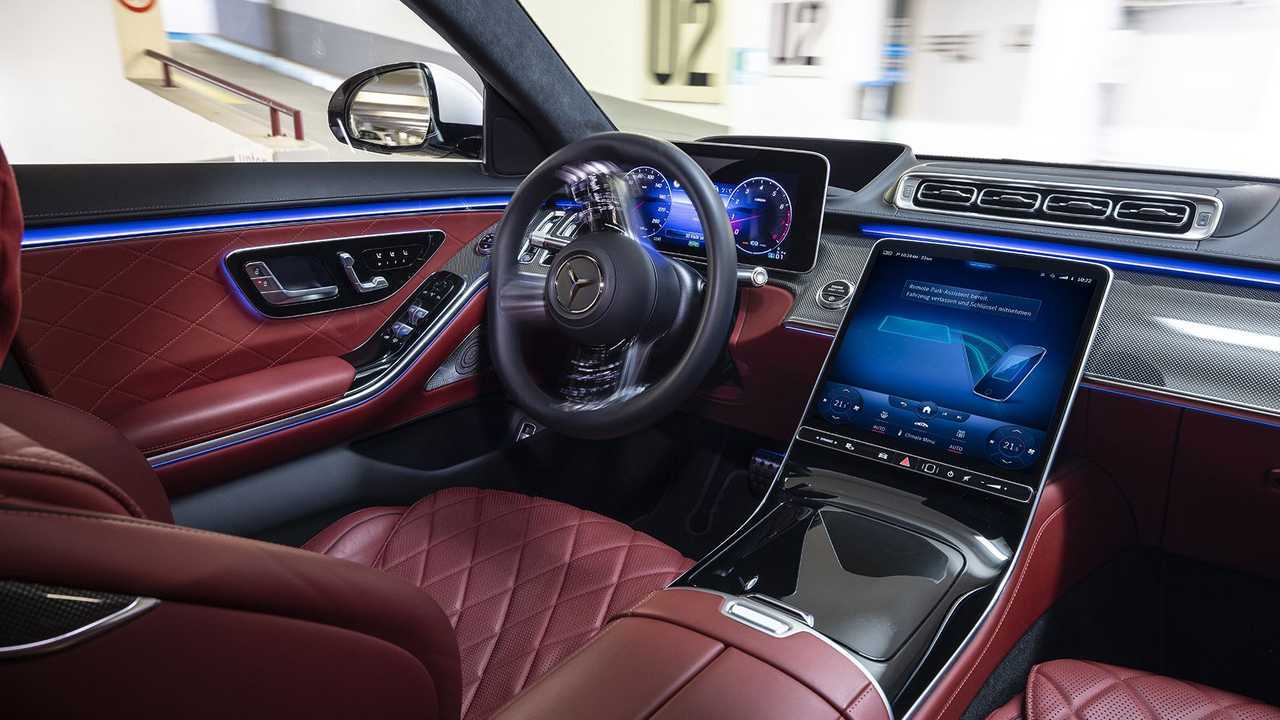 Mercedes Classe S, il parcheggio autonomo all'aeroporto di Stoccarda