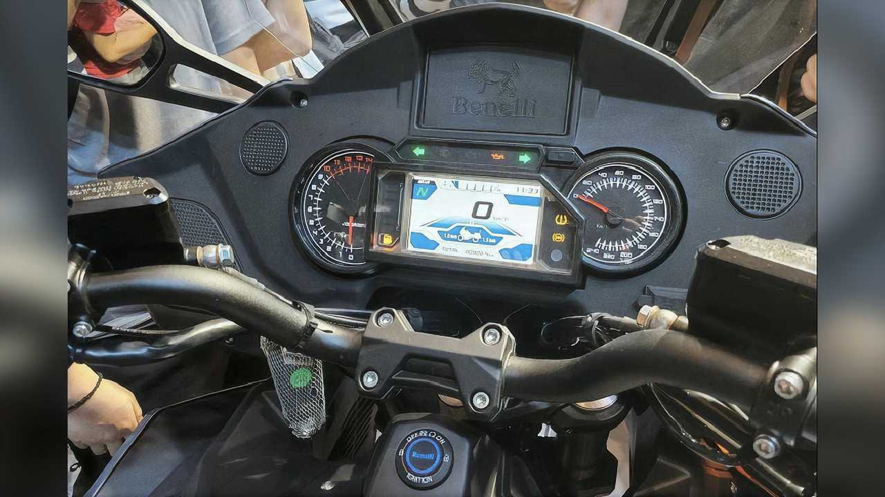Benelli 1200GT, Dashboard
