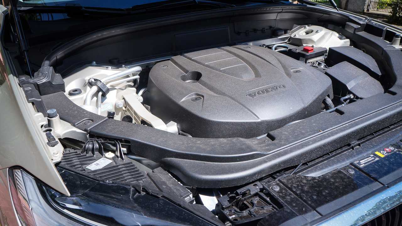 Volvo XC60 Híbrido x Diesel