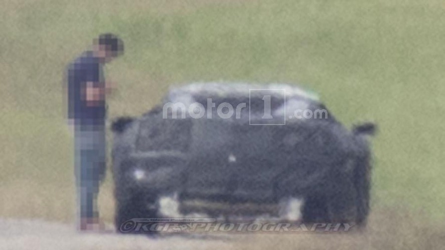 Ortadan motorlu Chevrolet Corvette casus fotoğrafları