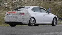 Skoda Superb facelift spy photo