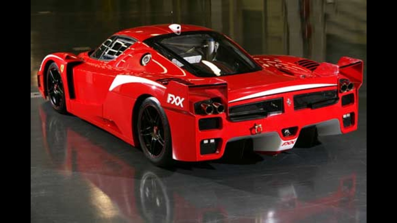 Ferrari FXX Evoluzione - V12 de 873 cavalos