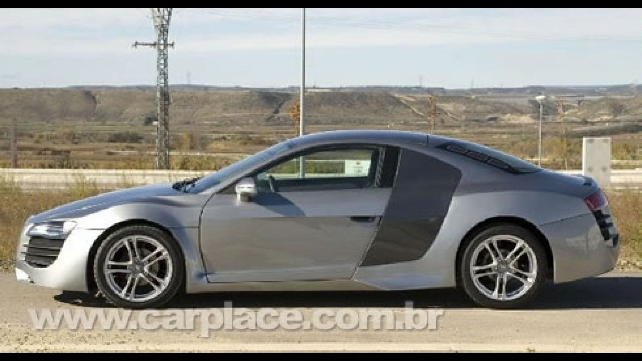 Espanhol cria réplica do superesportivo Audi R8 sobre um Mercury Cougar 2001