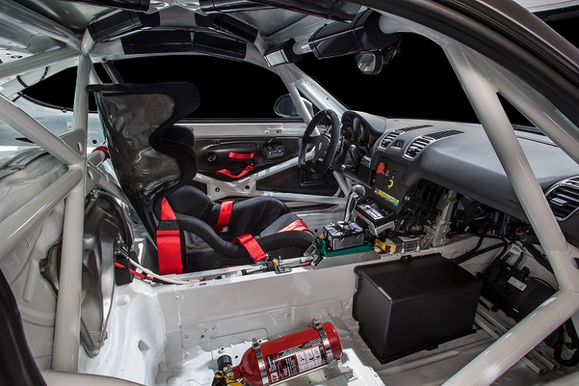 Porsche Cayman GT4 Clubsport Lets You Race on a Budget