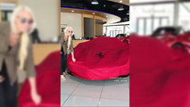LaFerrari Aperta roof removal demonstration