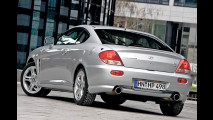 Scharf geschnittener Sportler