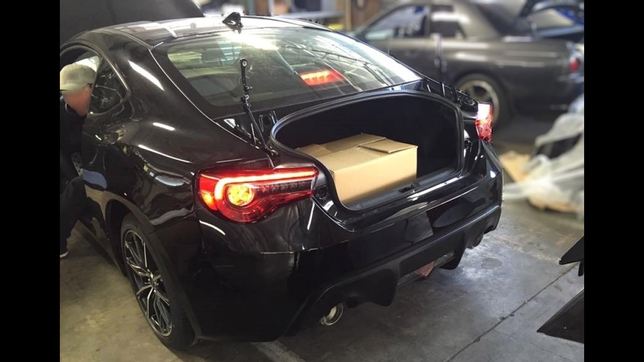 Flagra: fotos do Subaru BRZ 2017 reestilizado vazam antes da hora
