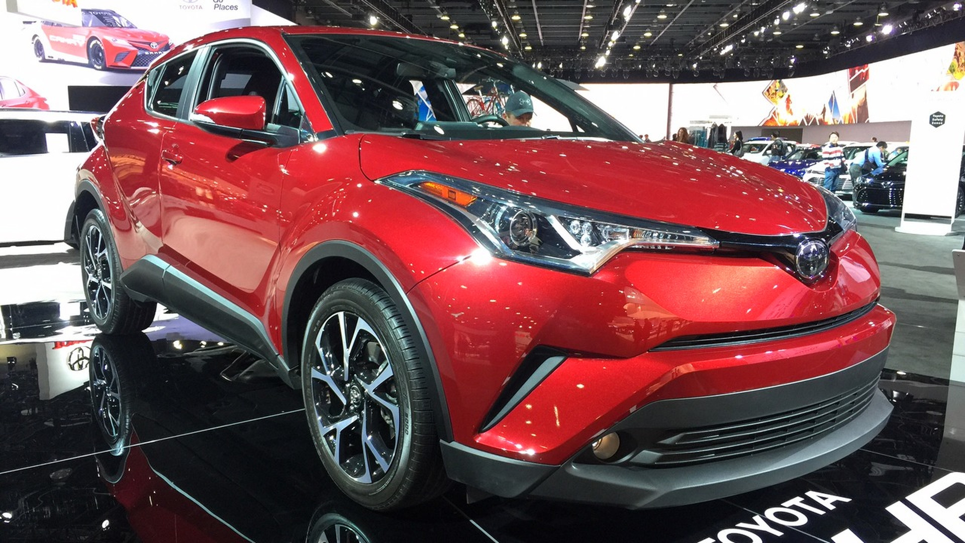 Toyota CH-R com mecânica de Corolla aparece em Detroit