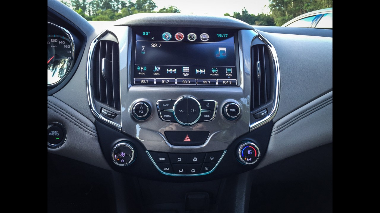 Teste CARPLACE: Novo Cruze vai pra cima do Corolla e até do A3 Sedan