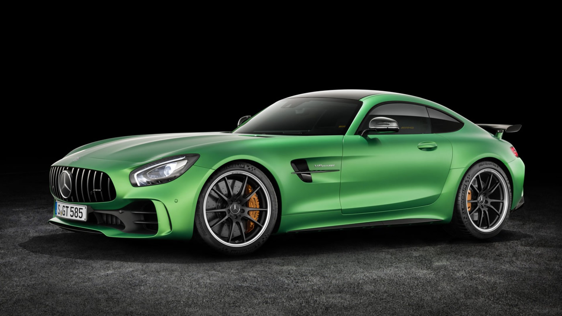Mercedes AMG GT R de 585 cv chega ao Brasil por R$ 1,2 milhão