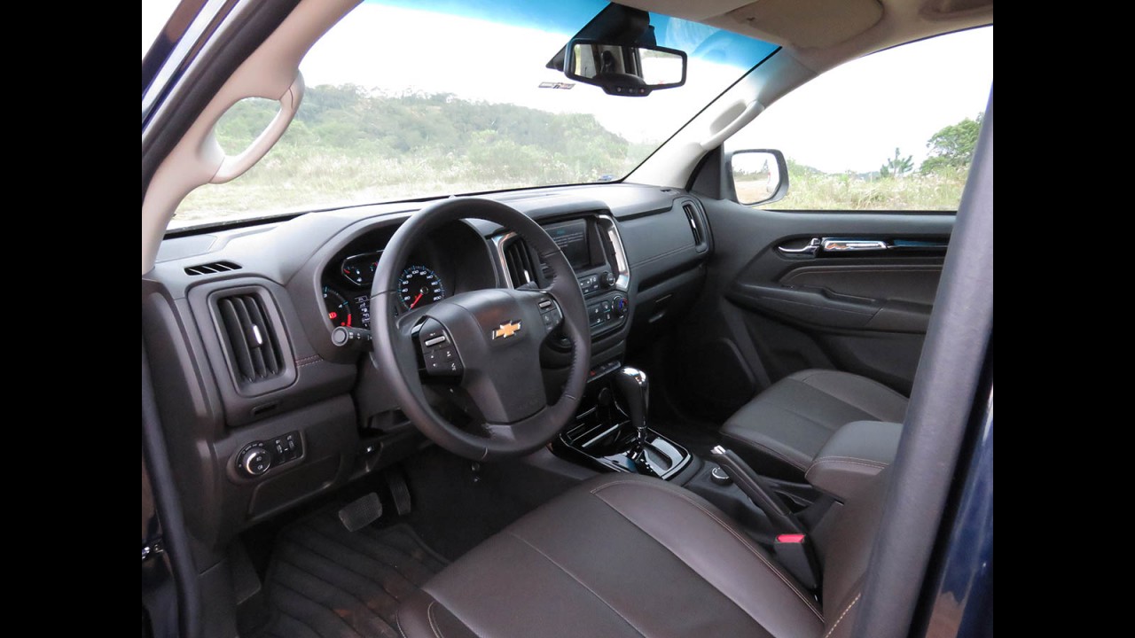 Teste CARPLACE: Novas GM S10 e Ford Ranger 2017 disputam clássico do interior