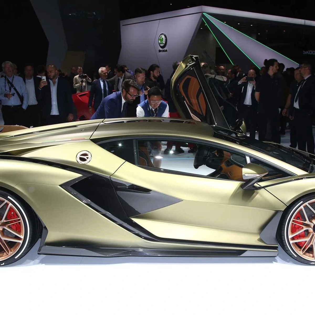 Lamborghini'nin ilk elektrikli aracı Sian tanıtıldı