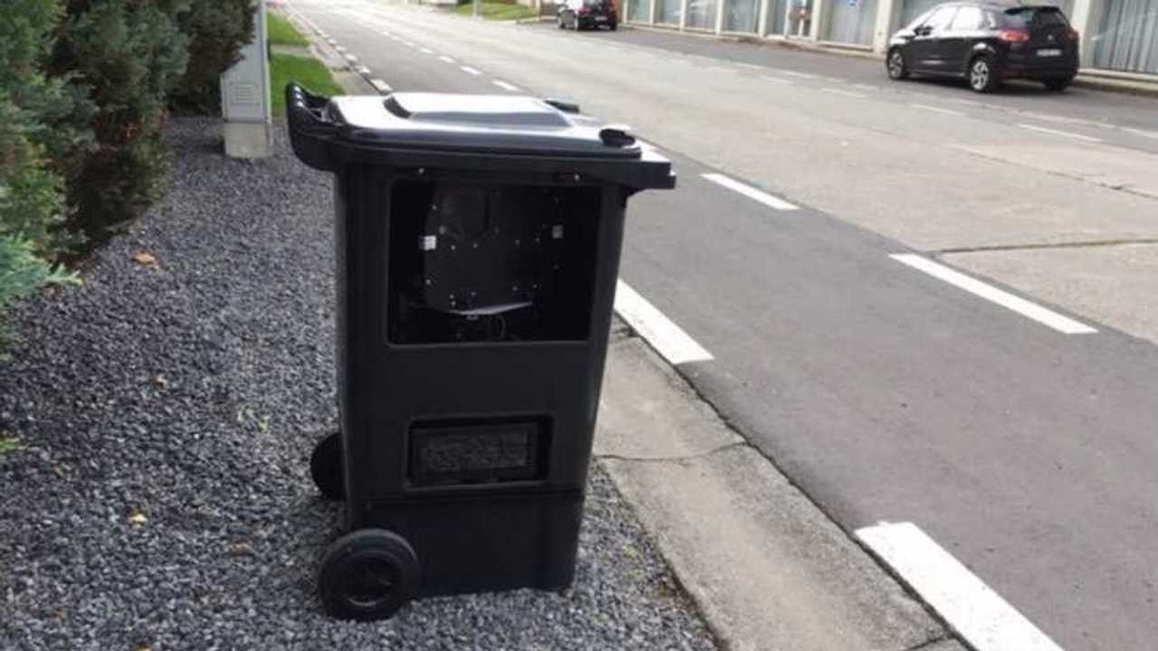 Radar en un cubo de basura