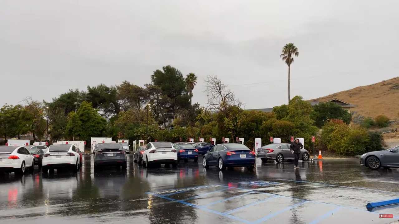 This Is What Thanksgiving Caused On Some Supercharger Stations: Lines