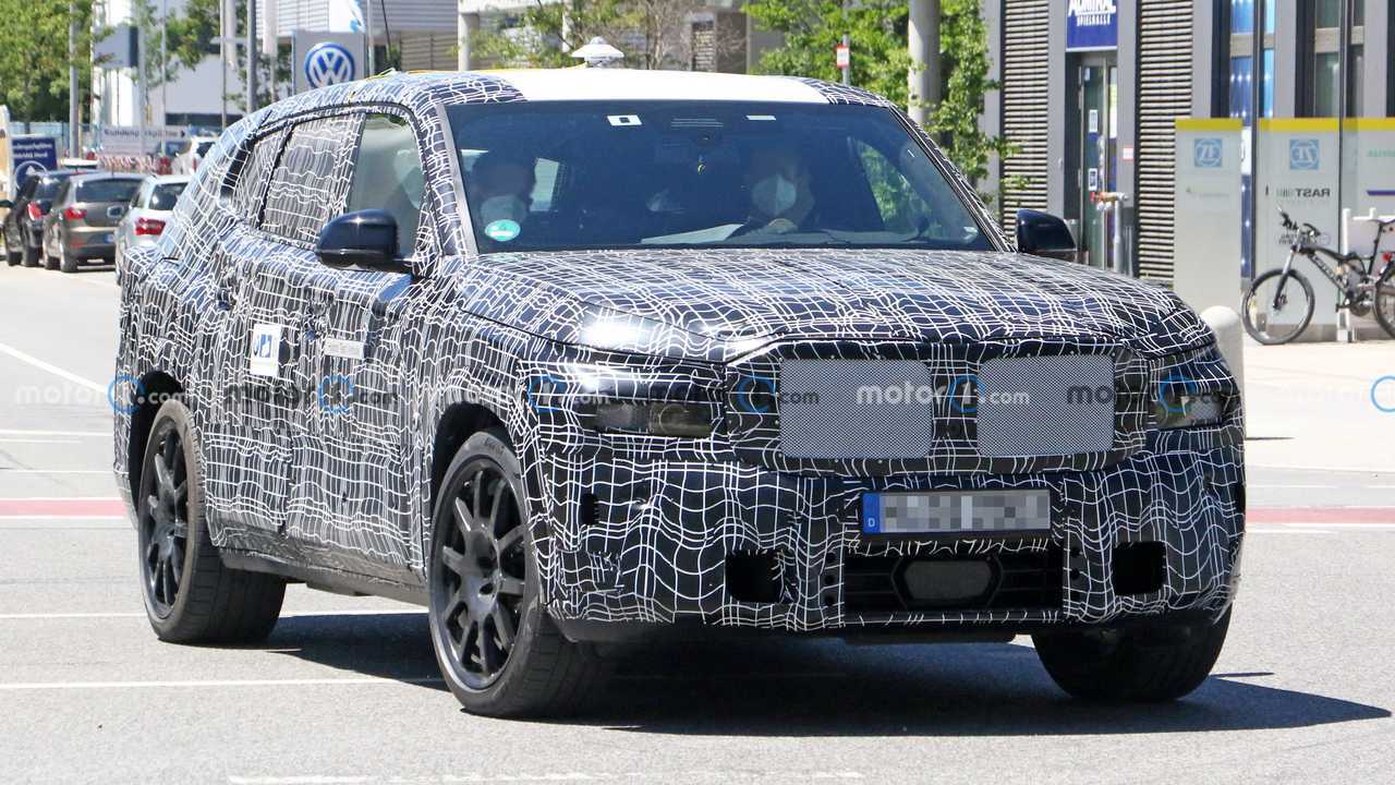 Photo espion BMW X8