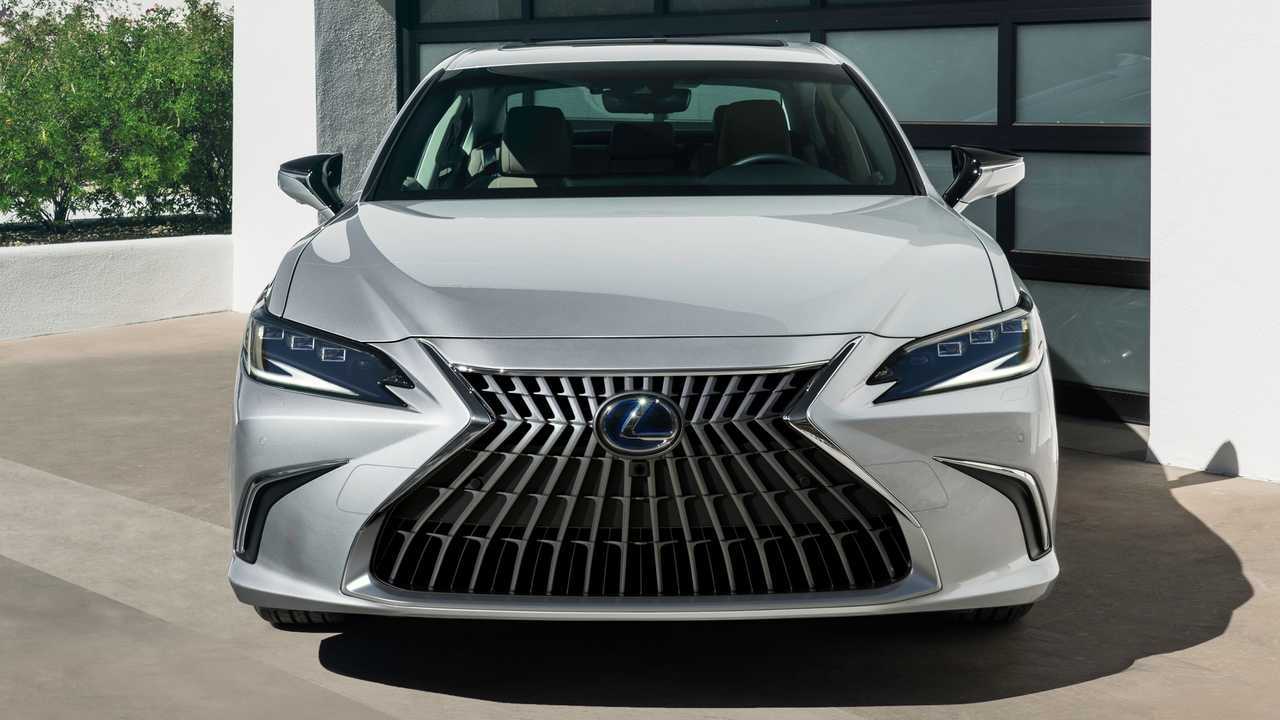 Обновленный Lexus ES
