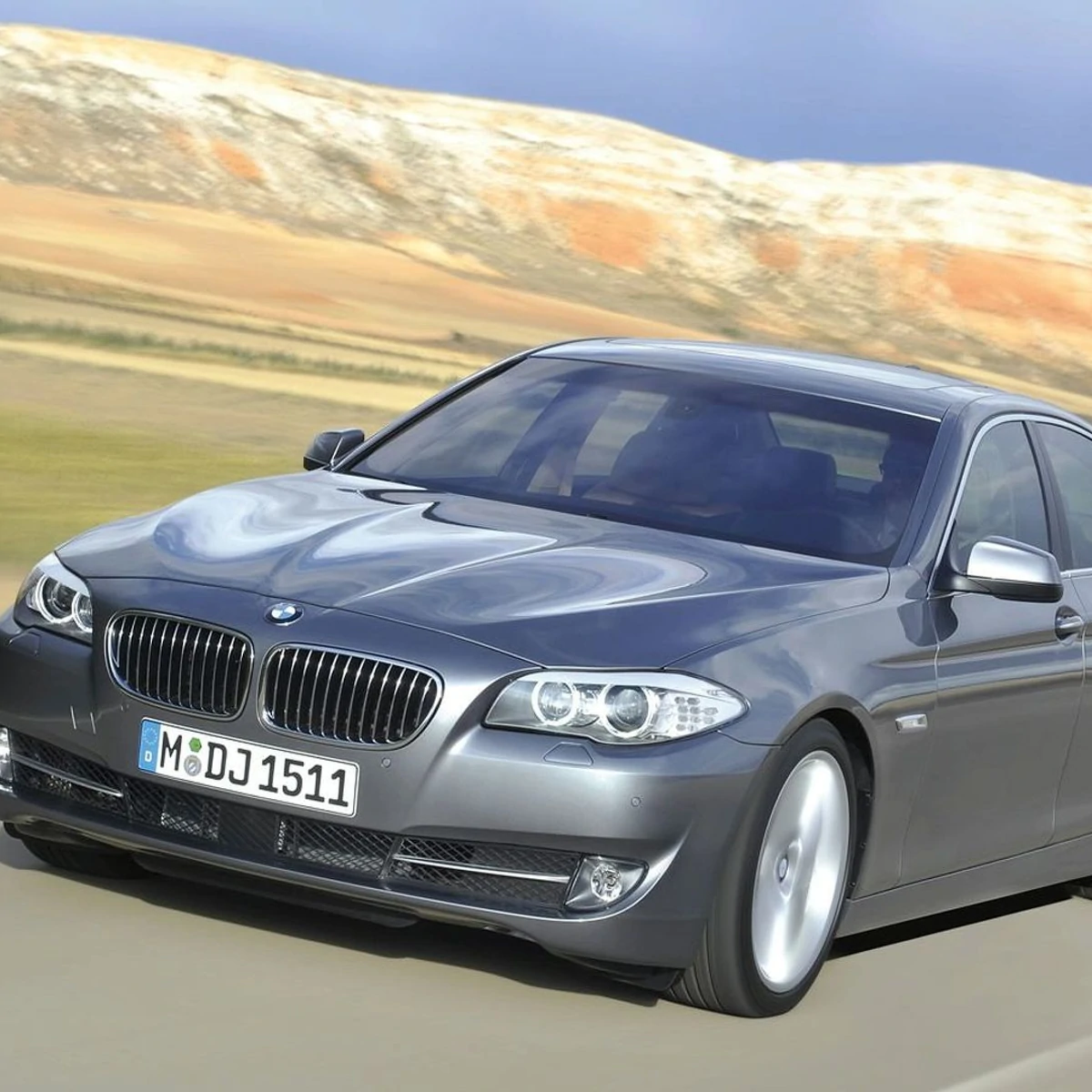   5シリーズ　F10 2011 BMW 5-Series F10 Sedan Revealed [Video]