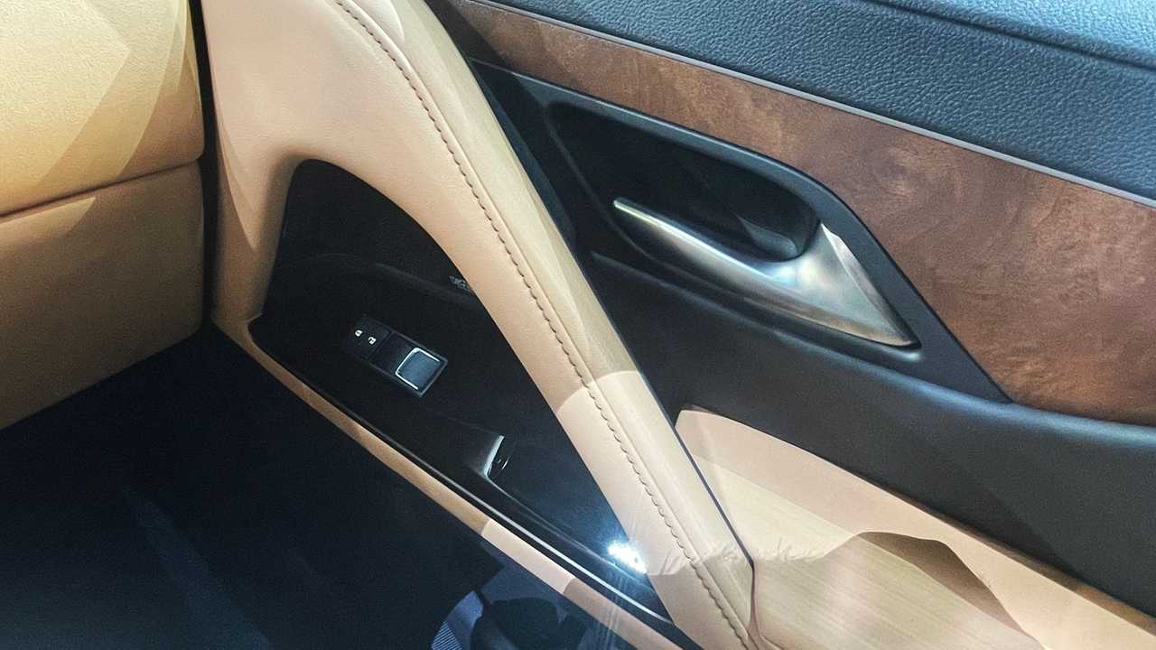 Lexus LX, отделка интерьера