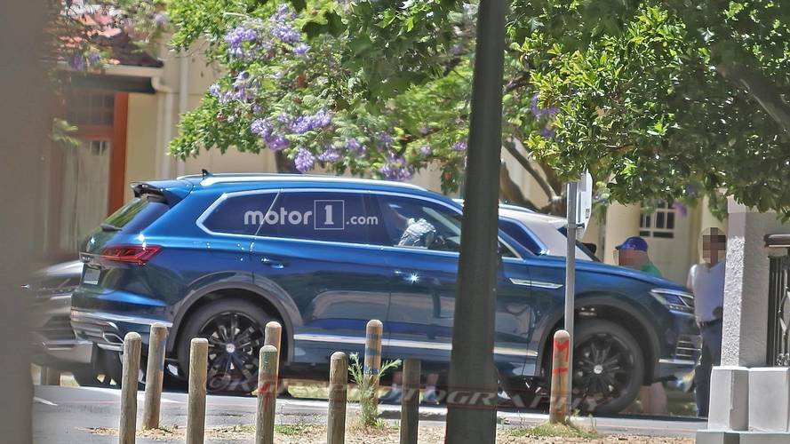 2018 VW Touareg spy photo